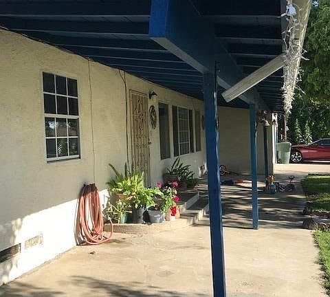 4th image of 840 S Oleander Ave