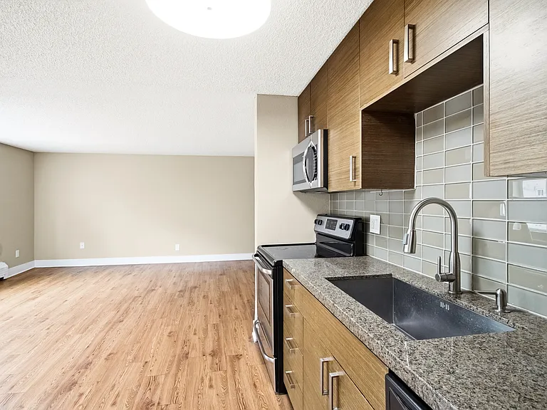 Pearl Apartments — Photo 33