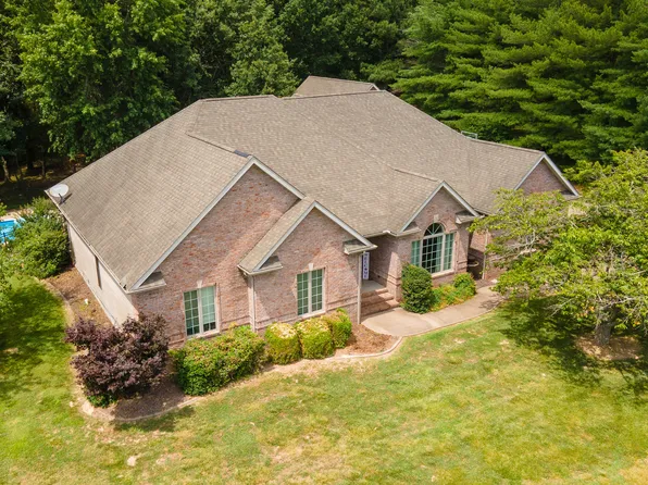 27 Deer Run, Herrin, IL 62948