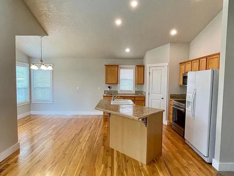 6005 S Red Shine Ave — Photo 3