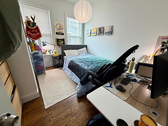 5th image of 378 Windsor St #2