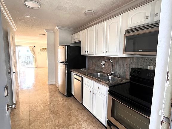 5th image of 221 Meridian Ave APT 505
