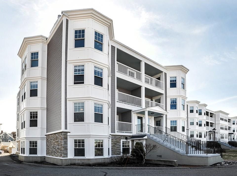 1st image of 15 Park Ave Unit 201
