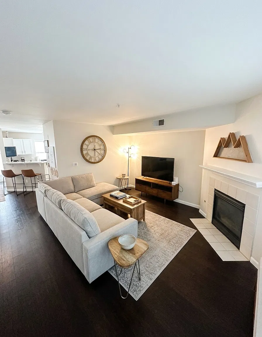 1330 S Monaco Pkwy — Photo 1