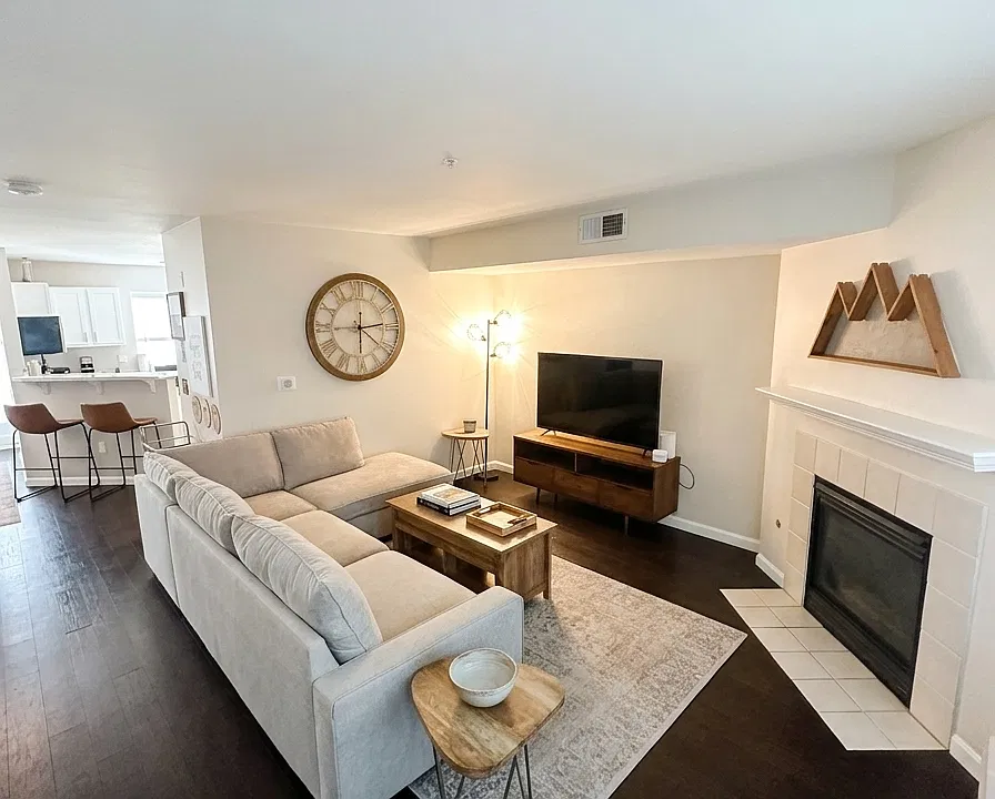 1330 S Monaco Pkwy #12