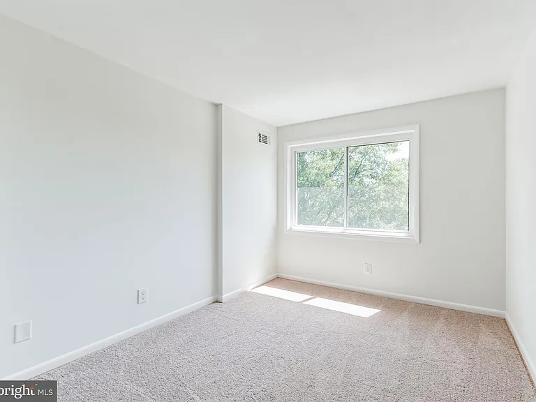 6441 Richmond Hwy #303 — Photo 11
