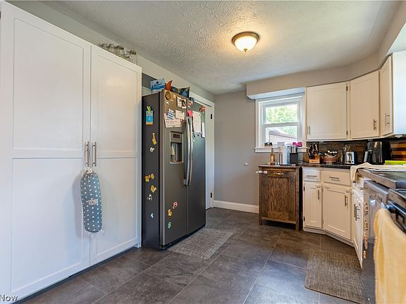 3rd image of 5615 Clover St