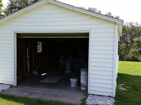 detached one car garage