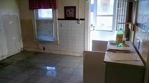 2nd image of 461 Belmont Ave