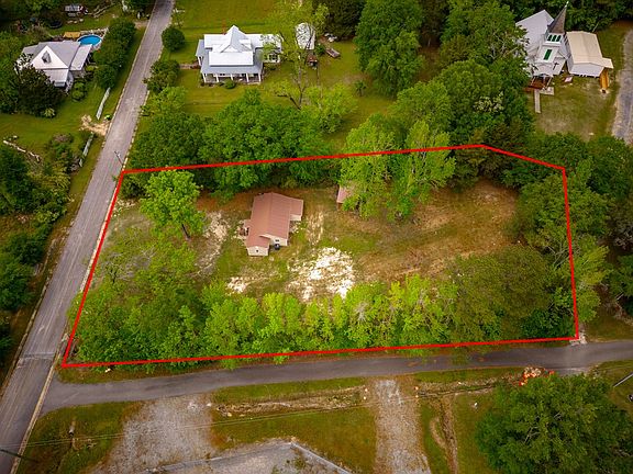5th image of 205 Magnolia St