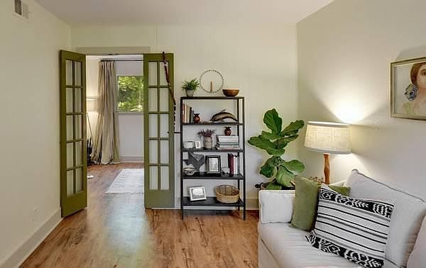 1st image of 5623 Woodrow Ave APT 27