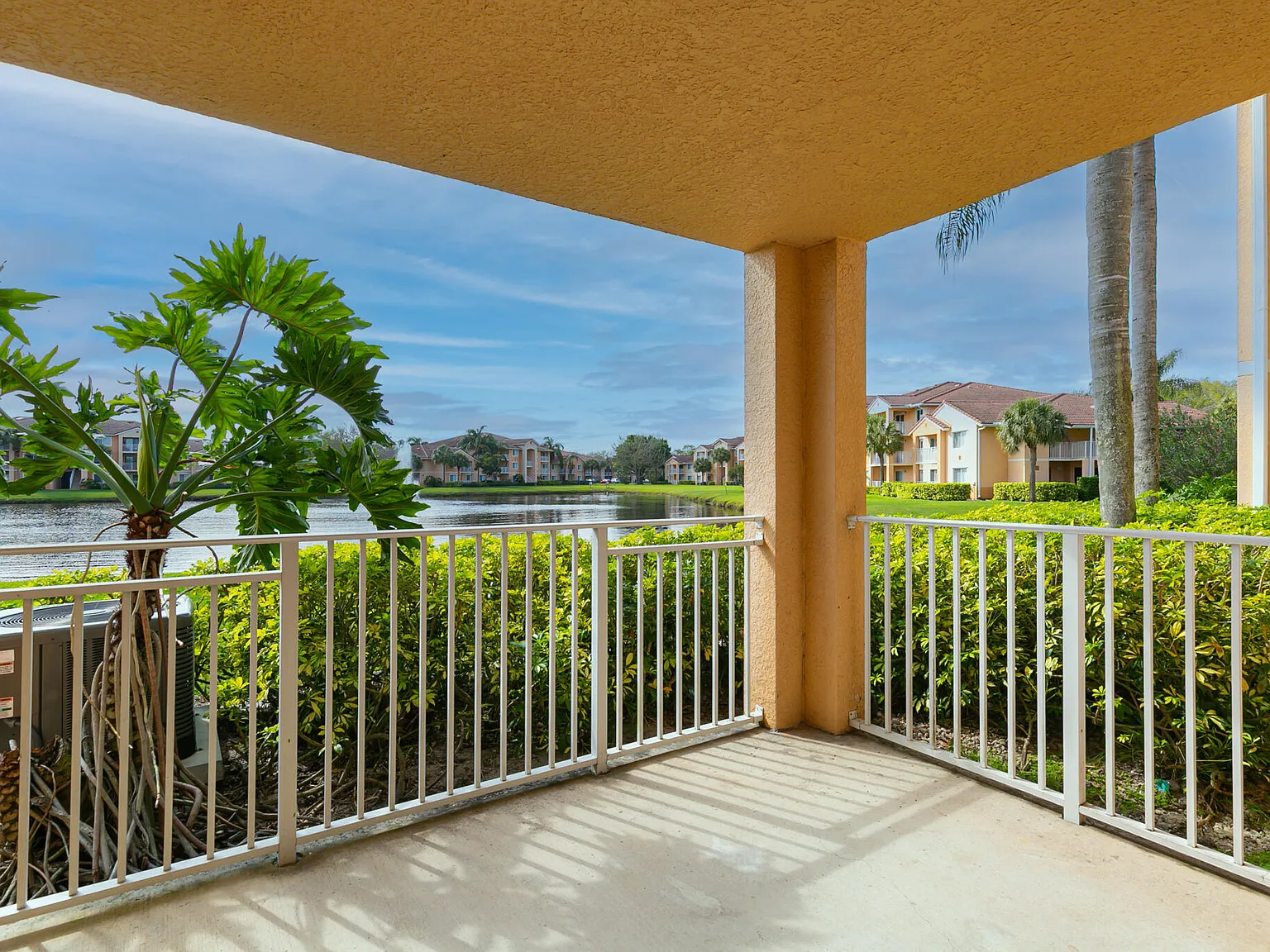 2 bed, 2.0 bath, 1033 sqft, $1,800 — Photo 3