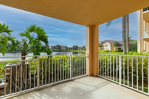 281 SW Palm Dr #102 Photo 1