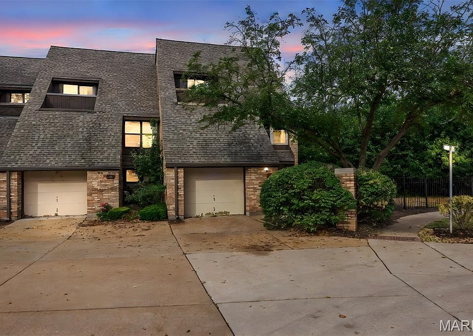 1st image of 925 Maison Ladue Dr