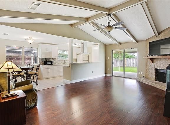 3rd image of 237 Sugarpine Dr