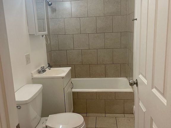 3rd image of 10 Yeamans St #10367584