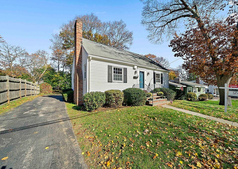 洋書 Hometown Almamac&Directory Former Ann Arbor Commerce Bank building sold for $10 million