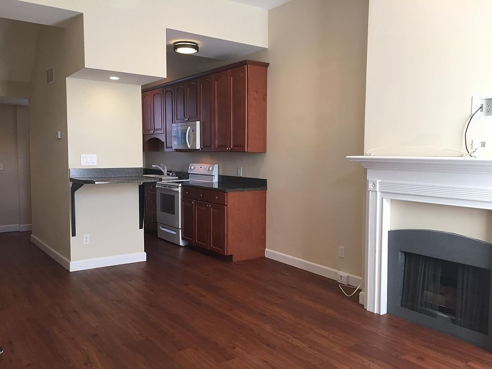 1st image of 821 Russell Blvd