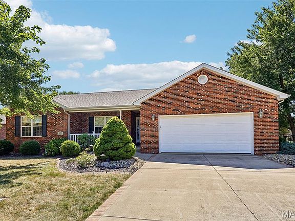 3rd image of 1056 Lakeview Dr