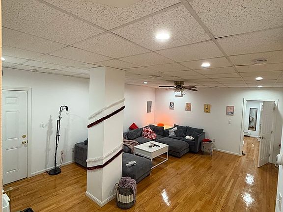 2nd image of 29 Fleet St #33