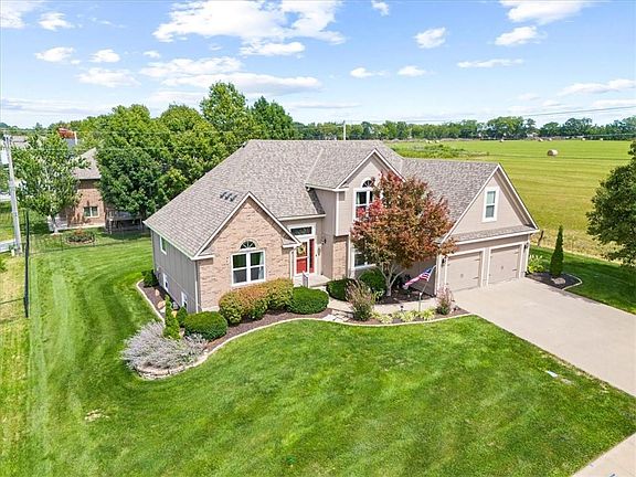 3rd image of 2618 Meadowlark Dr
