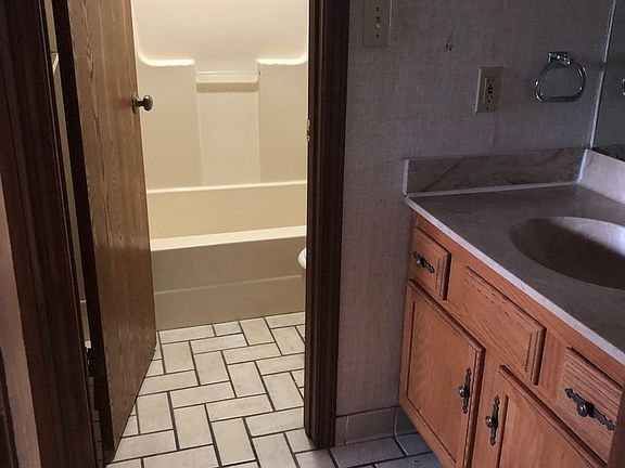 5th image of 224 Sheetz St APT 2