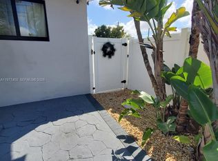920 SE 8th St #1, Hialeah, FL 33010