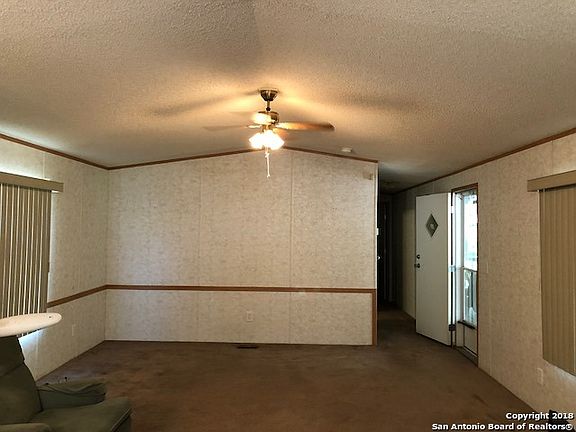 4th image of 1012 Willow Dr