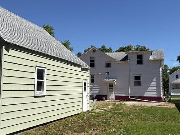 5th image of 306 W BLODGETT STREET