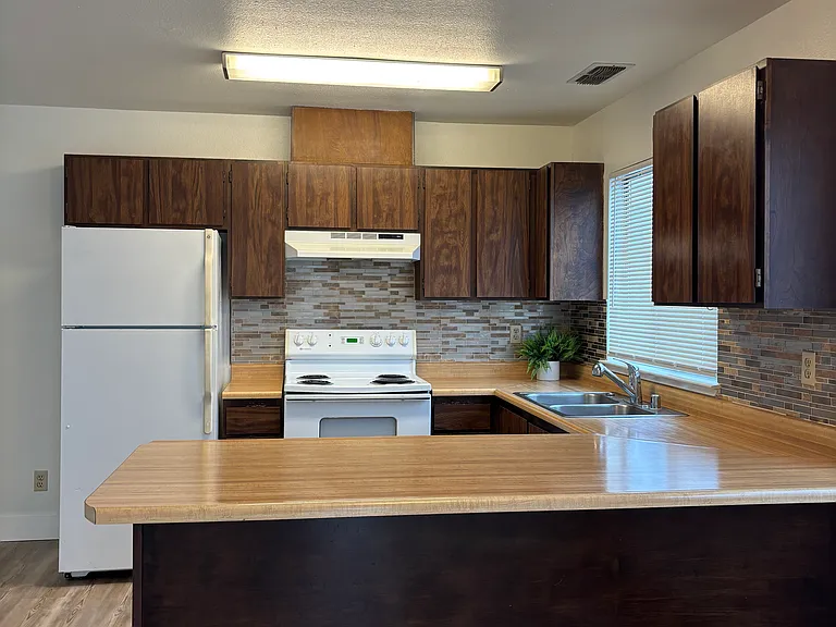 1051 Eureka Way #3 — Photo 2