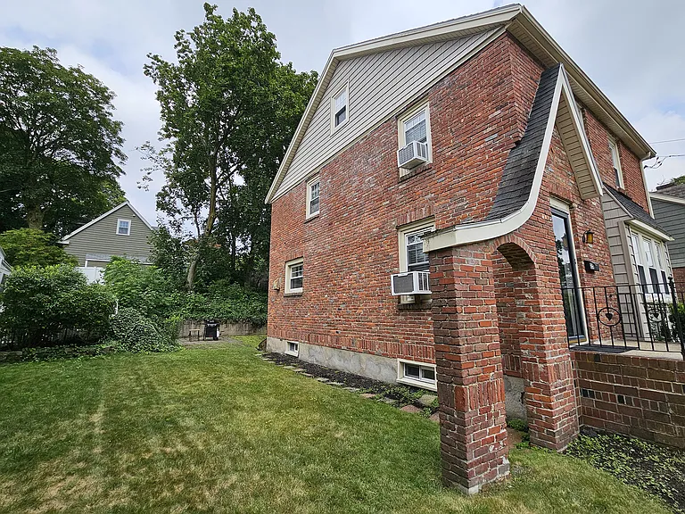 25 Essex St — Photo 28