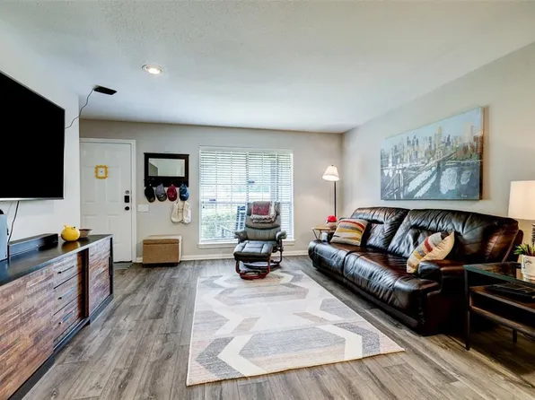 1860 White Oak Dr APT 359, Houston, TX 77009