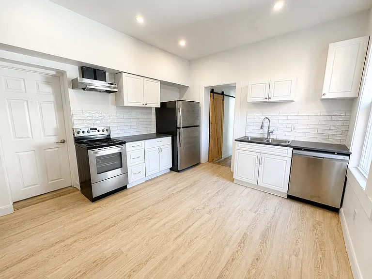 24 Cayuga St #A — Photo 5
