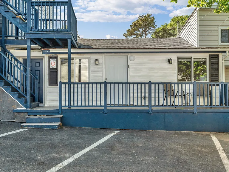 174 E Grand Ave — Photo 19