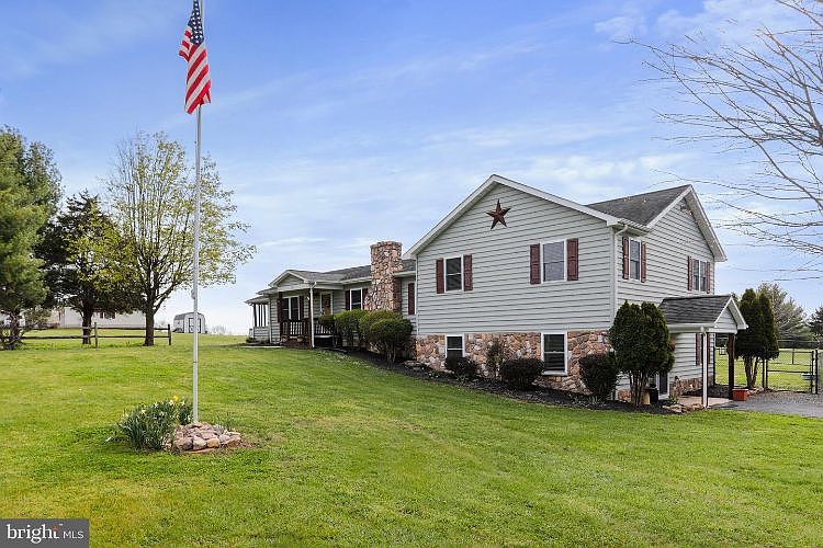 1st image of 315 River Lakes Dr