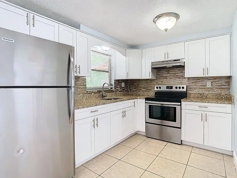1525 Swordbill Dr — Photo 5