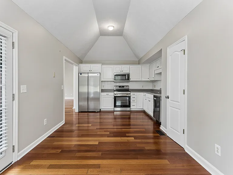 131 Savannah Ridge Dr — Photo 26