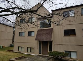 55 Vail Colony APT 7, Fox Lake, IL 60020