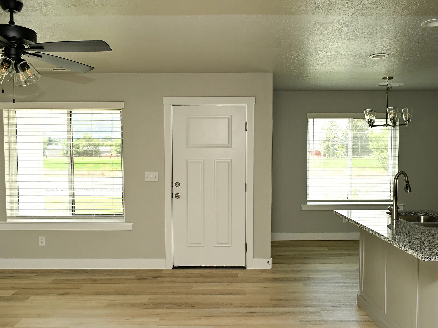 3 bed, 2.5 bath, 1610 sqft, $1,700 — Photo 3