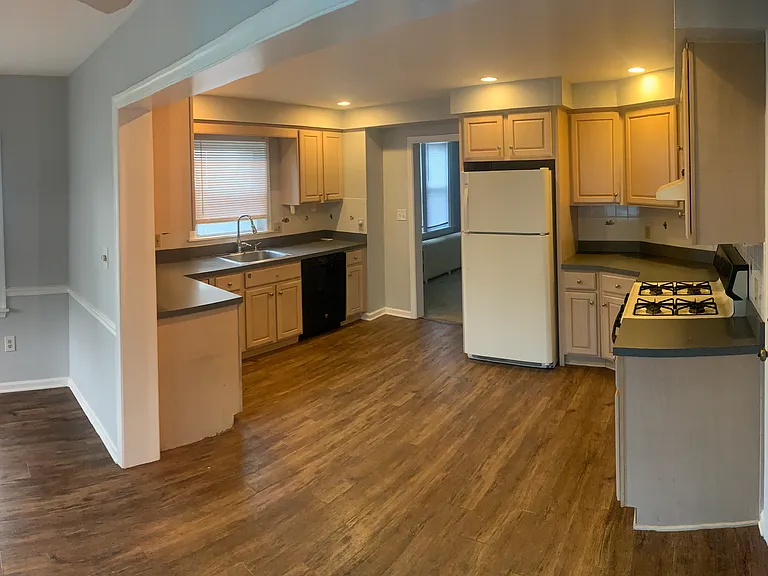 328 E King Street — Photo 23