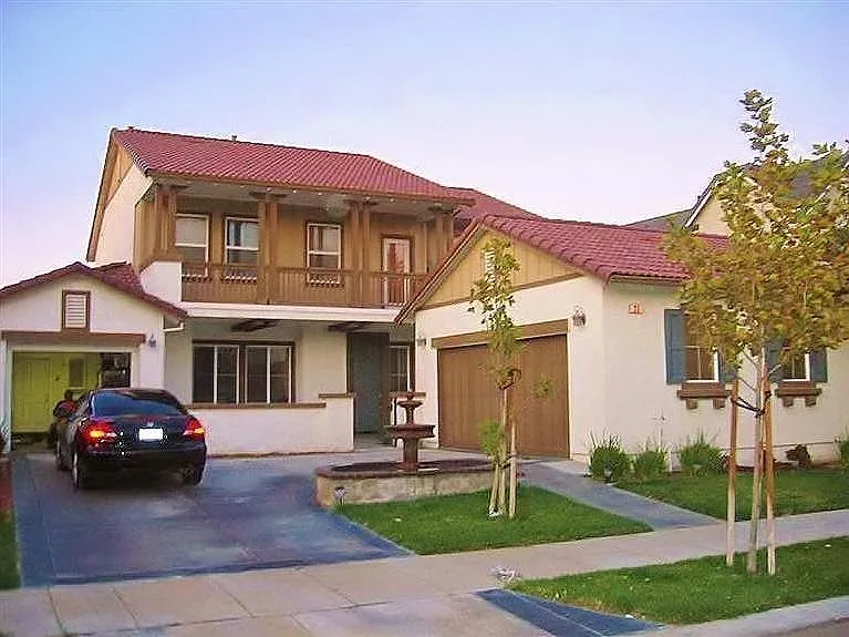 4 bed, 2869 sqft, $3,450 — Photo 1