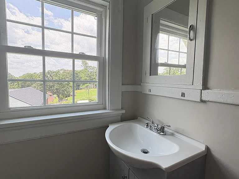 142 Grove Ave #C — Photo 10