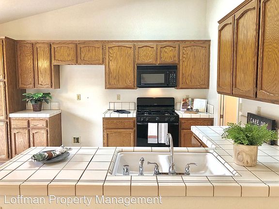 3rd image of 1356 Champagne Cir
