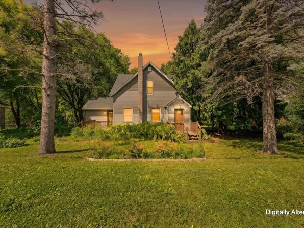 28110 Old Towne Rd, Chisago City, MN 55013