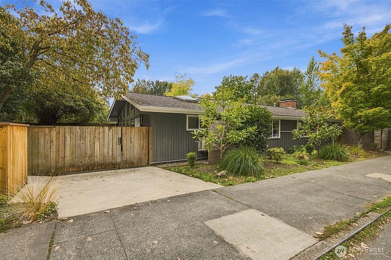 2nd image of 3860 NE 41st Street