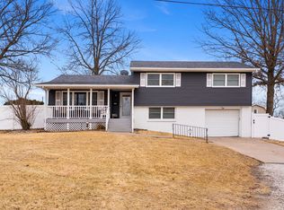 404 SW 10th St, Aledo, IL 61231