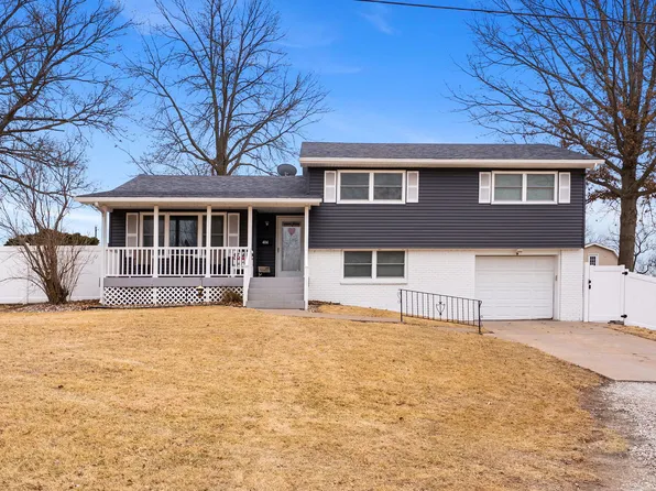 404 SW 10th St, Aledo, IL 61231