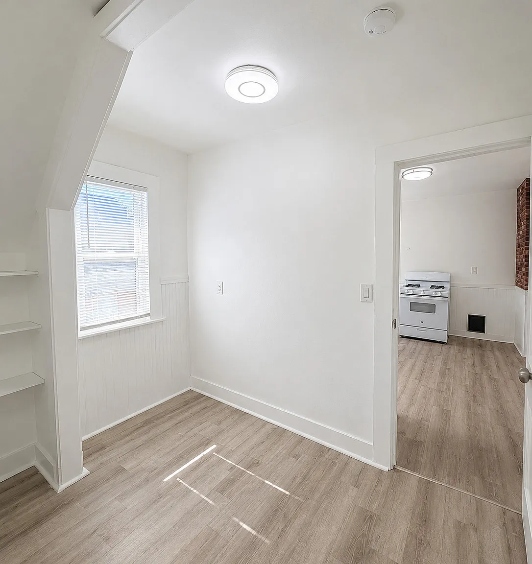3 bed, 1.0 bath, 1251 sqft, $1,800 — Photo 4
