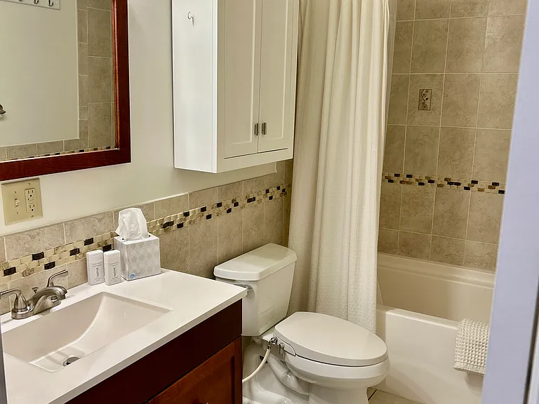Upstairs full bath