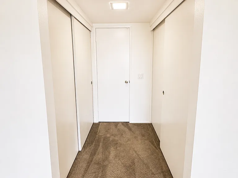 Del Ciervo Apartments — Photo 37